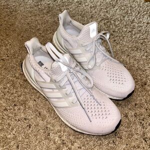 Adidas Ultraboost DNA 5.0 Women’s 8 NEW
